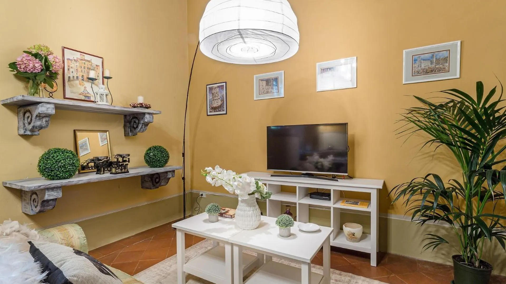 Casa Beatrice, An Apartment With Private Garden Inside The Walls Of Lucca Italy