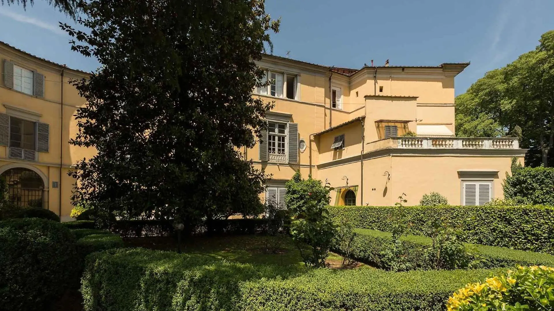 Casa Beatrice, An Apartment With Private Garden Inside The Walls Of Lucca Italy
