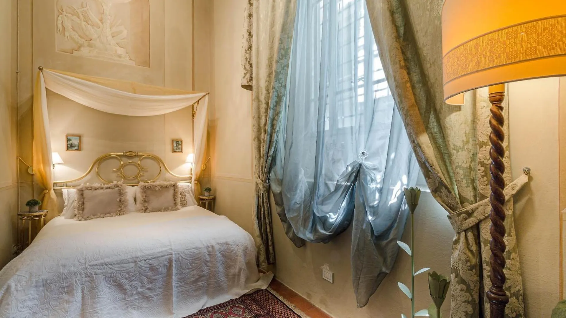 Casa Beatrice, An Apartment With Private Garden Inside The Walls Of Lucca Italy