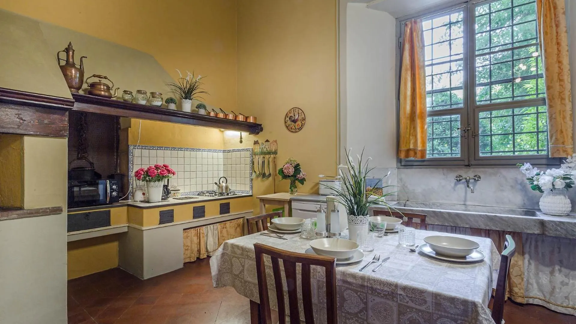 Casa Beatrice, An Apartment With Private Garden Inside The Walls Of Lucca