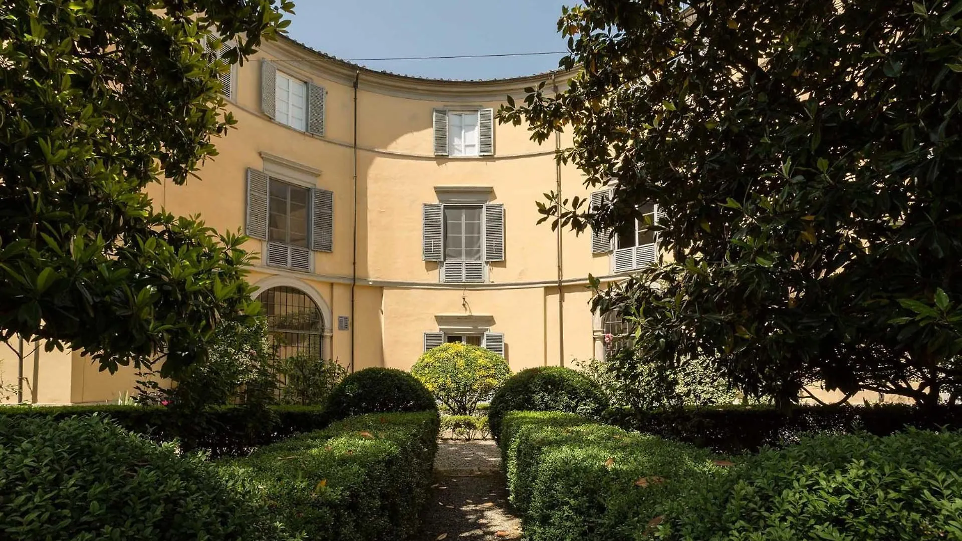 Casa Beatrice, An Apartment With Private Garden Inside The Walls Of Lucca
